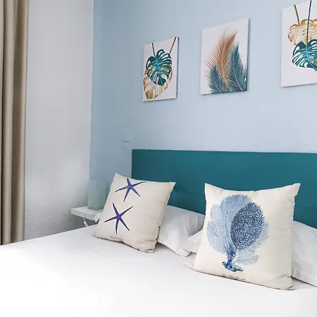 Boutique De La Corniche D'or Otel Mandelieu