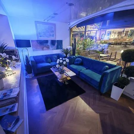 Boutique De La Corniche D'or Otel Mandelieu
