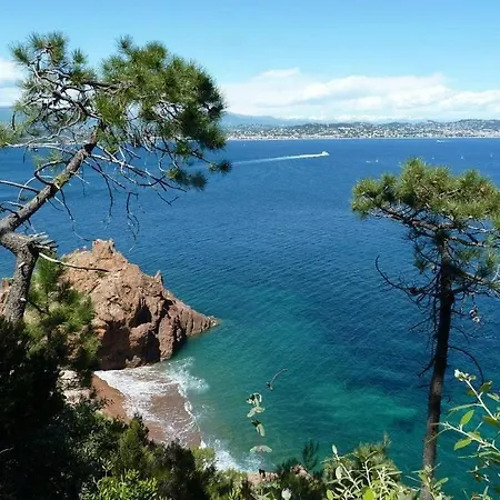 Boutique De La Corniche D'or 3*