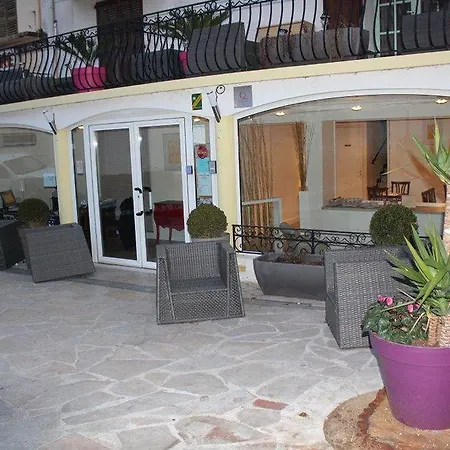 Boutique De La Corniche D'or 3*