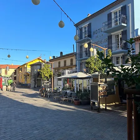 Boutique De La Corniche D'or מאנדליה-לה-נאפול