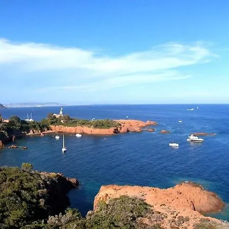 Ξενοδοχείο De La Corniche D'or