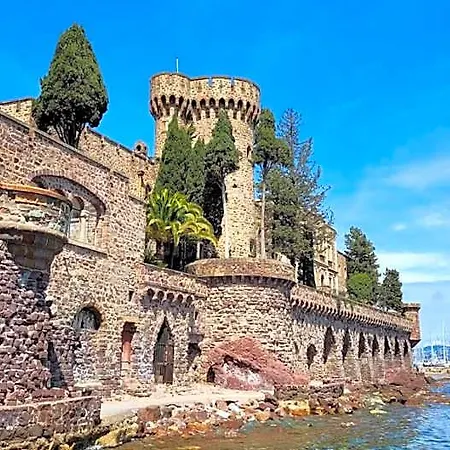 Boutique De La Corniche D'or 3*
