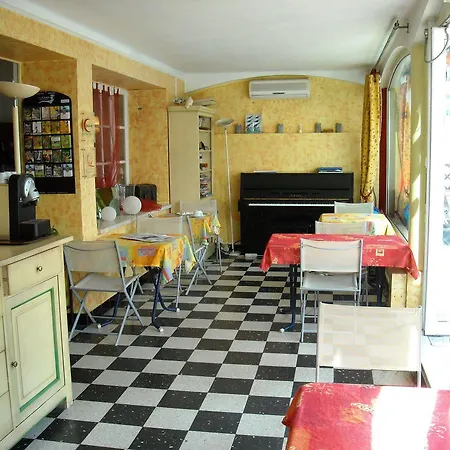 De La Corniche D'or 3* ماندوليو لا نابول