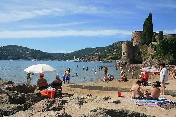 Hotel De La Corniche D'or 3*