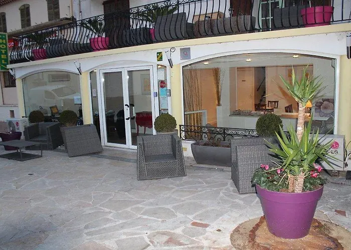 De La Corniche D'or 3*