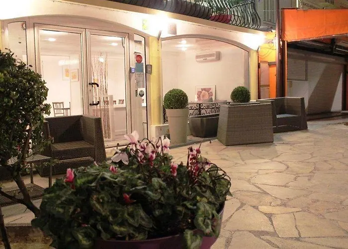 De La Corniche D'or Hotel